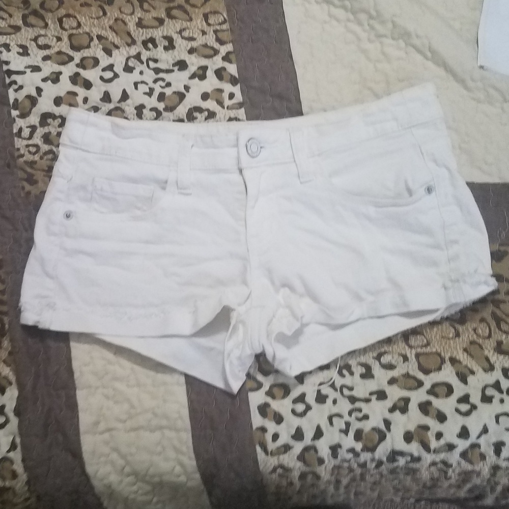 Mossimo size 7 white shorts